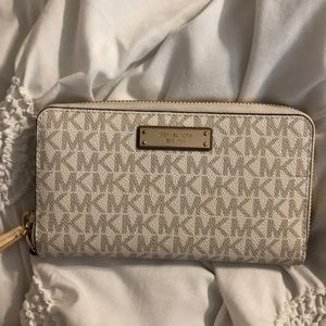 Michael Kors wristlet wallet